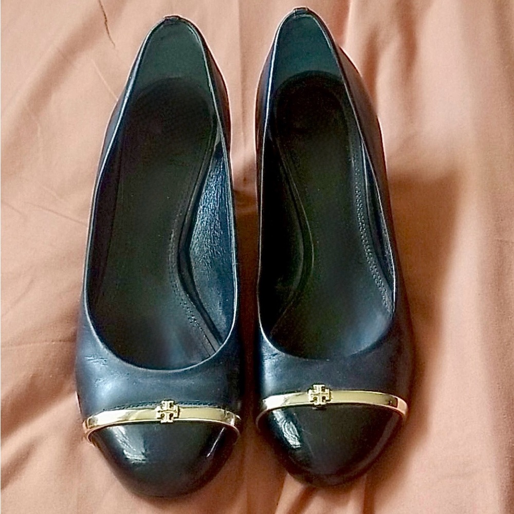 Tory Burch Black Leather Wedge Pumps with Gold Accent sz 7.5